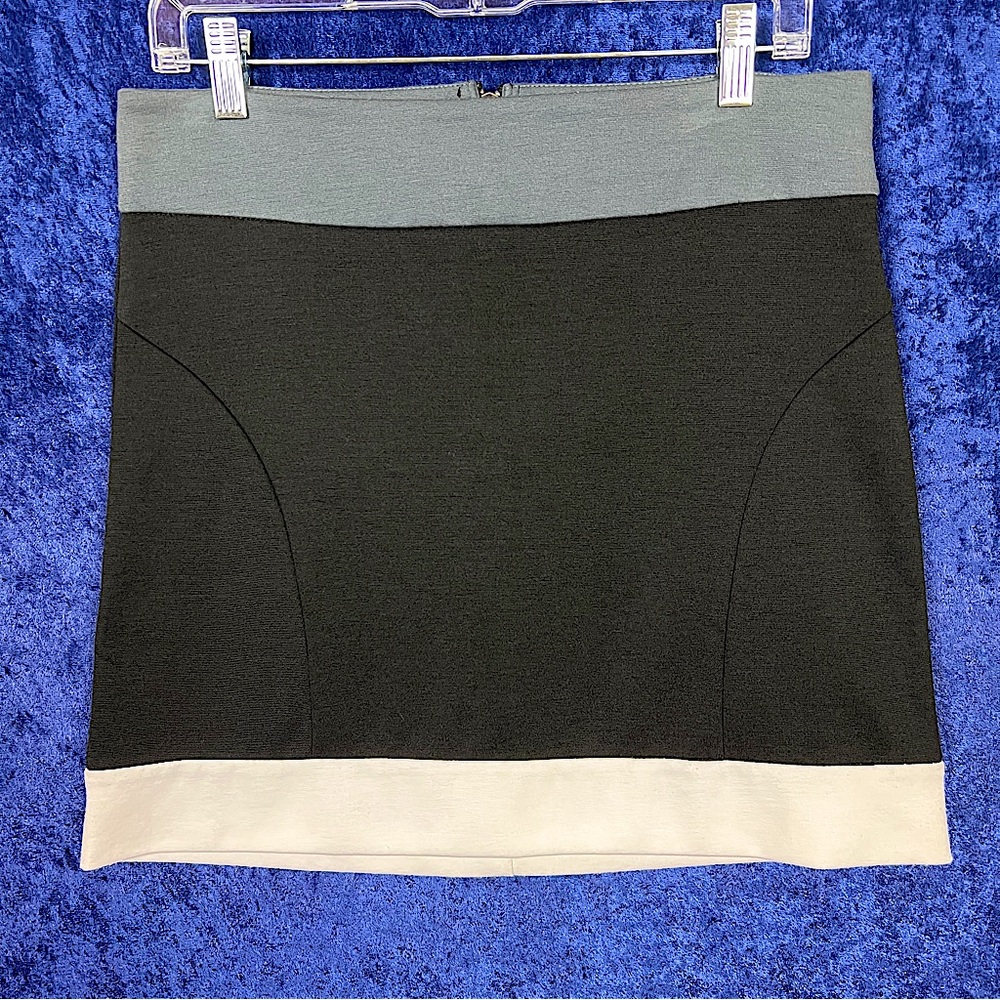 Black, white, gray, BCBGeneration, mini skirt, zipper back, size 10
